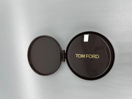 Тональная основа Компактный сменный блок Tom Ford Traceless Touch