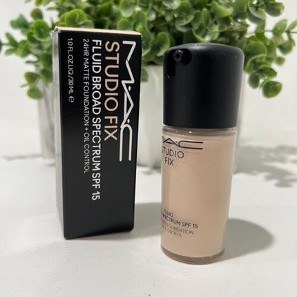Тональная основа MAC Cosmetics Studio Fix Fluid SPF 15 24H Matte