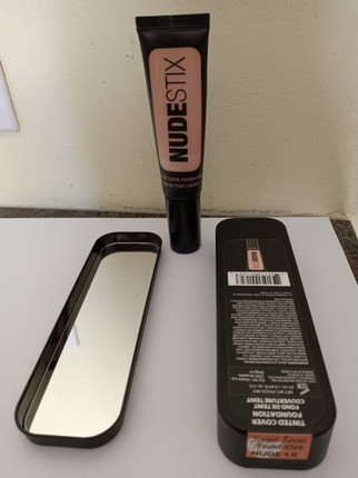 Тональная основа Tinted Cover Foundation от Nudestix