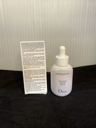 Сыворотка Christian Dior Diorsnow Essence of Light Serum
