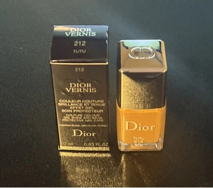 Лаковое покрытие для ногтей Christian Dior Vernis