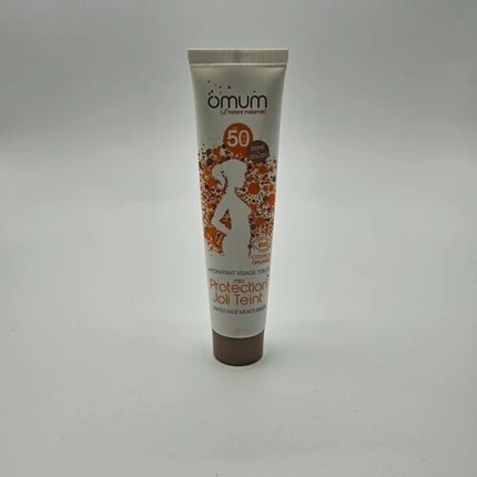 Увлажняющий тонирующий солнцезащитный крем для лица SPF 50 Omum