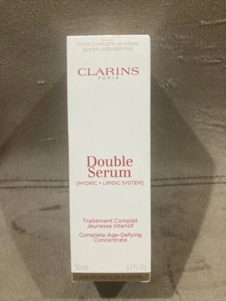 Модель «Увлажняющая сыворотка Clarins Double Serum»