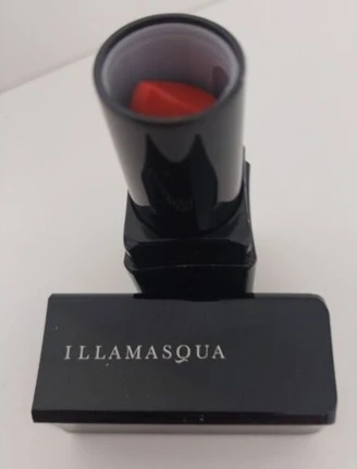 Помада Illamasqua Antimatter