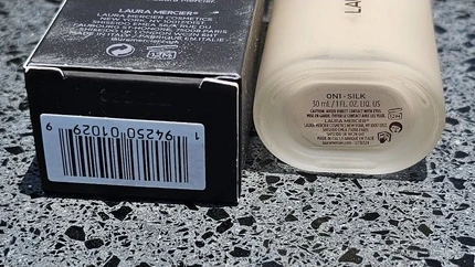Тональная основа Laura Mercier Real Flawless