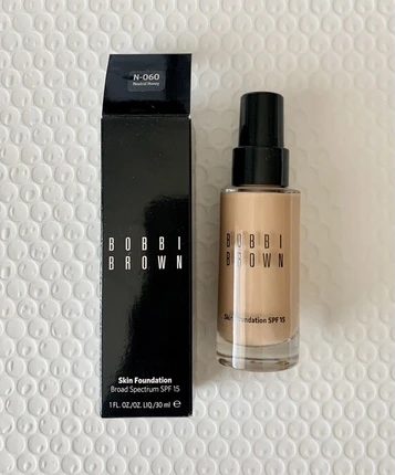 Тональная основа Bobbi Brown Skin Foundation SPF 15