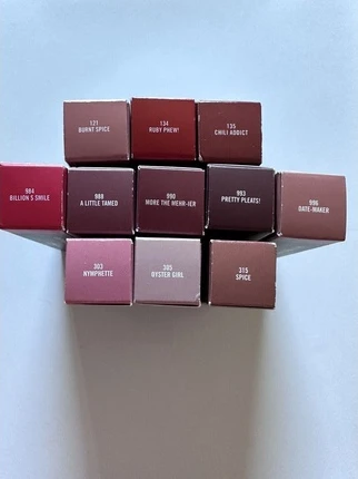 Губная помада MAC Cosmetics Powder Kiss Liquid Lip Color