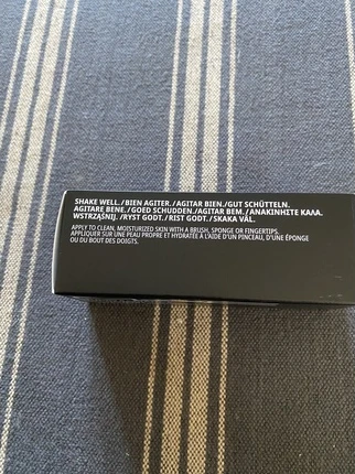 Тональная основа MAC Cosmetics Studio Radiance Face & Body Radiant Sheer Foundation