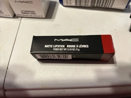 Помада MAC Matte Lipstick 665 Ring the Alarm