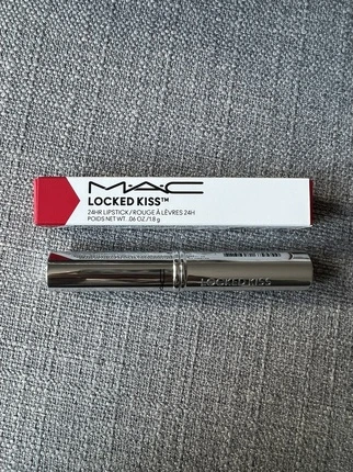 Помада MAC Cosmetics Locked Kiss 24 Hour