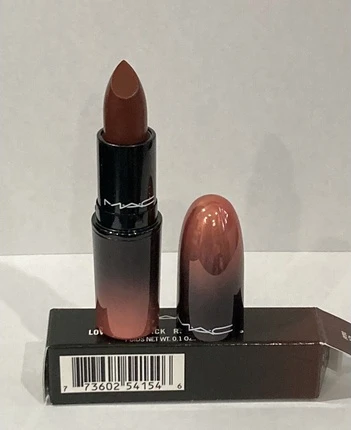 Помада MAC Cosmetics Love Me