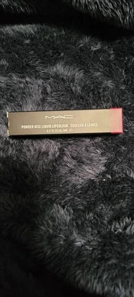 Губная помада MAC Powder Kiss Liquid Lipcolour