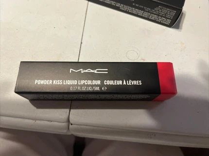 Жидкая помада MAC Cosmetics Powder Kiss