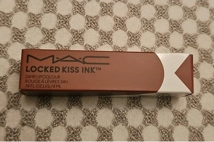 Оттенок для губ MAC Cosmetics Locked Kiss Tint 24 Часа