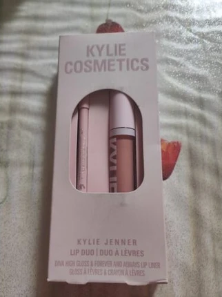 Помада Kylie Cosmetics