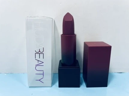 Матовая помада Huda Beauty Power Bullet