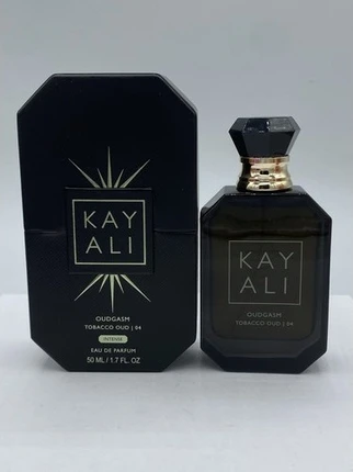 Парфюмерная вода Huda Beauty Kayali Oudgasm Tobacco Oud 04