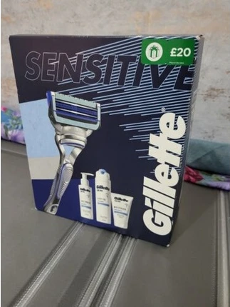 Набор для ухода за лицом Gillette SkinGuard Sensitive + Гель для бритья, Пенка для умывания и Увлажняющий крем