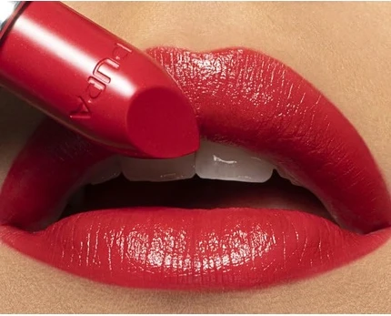 Помада Pupa Milano Vamp! Extreme Colour Lipstick With Plumping Treatment Iconic Red
