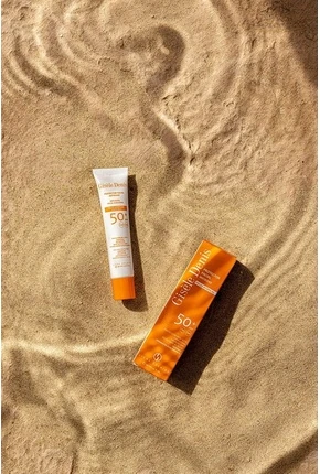 Cream Gisele Denis