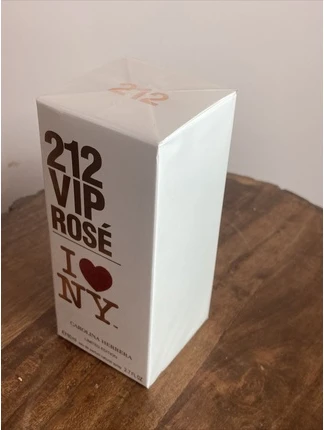 Парфюмерная вода Carolina Herrera 212 Vip Rose I Love Ny