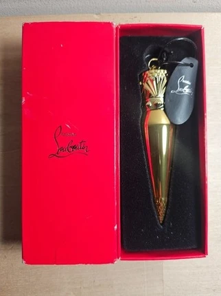 Губная помада Christian Louboutin Rouge Silky Satin