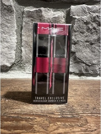 Лак для ногтей MAC Cosmetics Travel Exclusive Versicolour Varnish Effervescent and Serial Stain