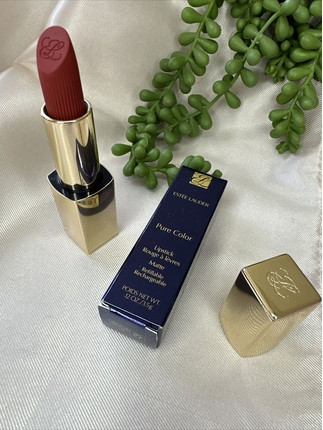 Помада Estee Lauder Pure Color Matte Lipstick