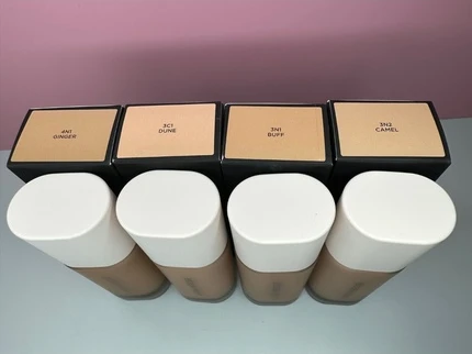 Тональная основа Laura Mercier Real Flawless Weightless Perfecting Foundation