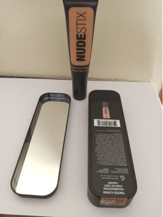 Тональная основа Nudestix Tinted Cover Foundation