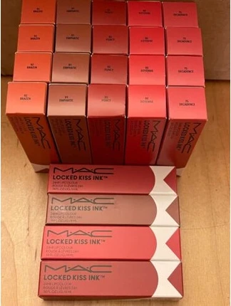 Жидкая помада MAC Cosmetics Locked Kiss Rouge Tint 24 часа