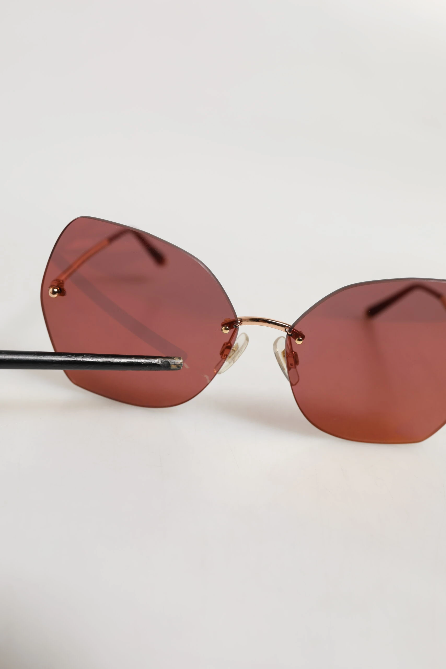Солнцезащитные очки Dolce & Gabbana Lucia Cat Eye с металлической оправой