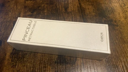 Пушистая кисть Caron Natural Powder Brush Retractable