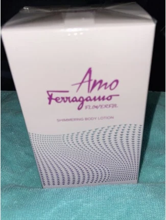 Сияющий лосьон для тела Salvatore Ferragamo Flowerful