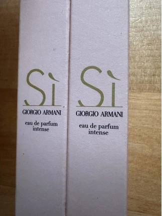 Парфюмерная вода с возможностью пополнения Emporio Armani Si Intense