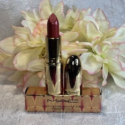 Губная помада MAC Cosmetics Frost Regal Red