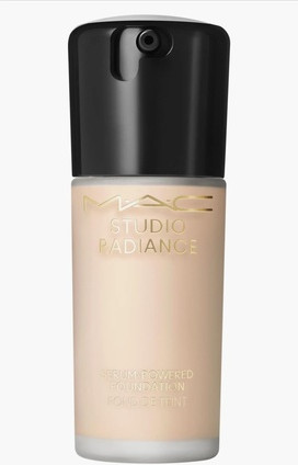 Тональный крем с сывороткой MAC Cosmetics Studio Radiance Serum Powered Foundation NW10