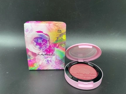 Хайлайтер MAC Cosmetics Extra Dimension Skinfinish