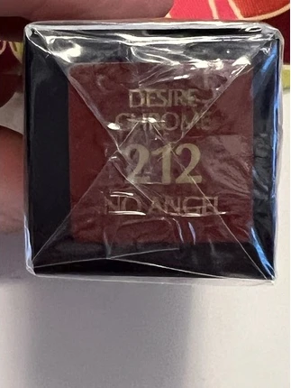 Помада Estee Lauder Pure Color Desire Chrome Creme