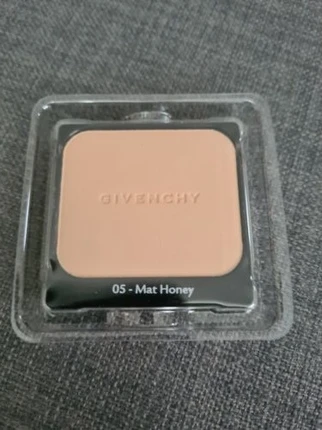 Компактная пудра-основа Givenchy Matissime Velvet