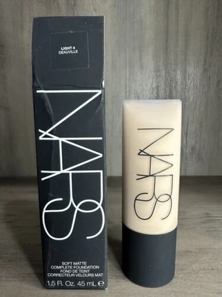 Тональная основа Nars Soft Matte Complete