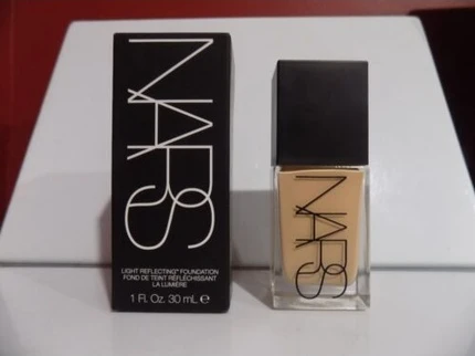 Тональный крем Nars Light Reflecting Foundation