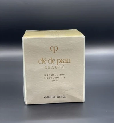 Кисть для тонального крема Cle De Peau Beaute