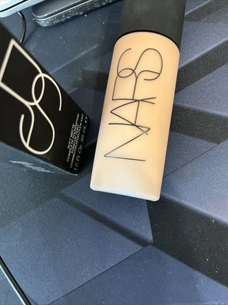 Тональная основа Nars Soft Matte Complete Foundation