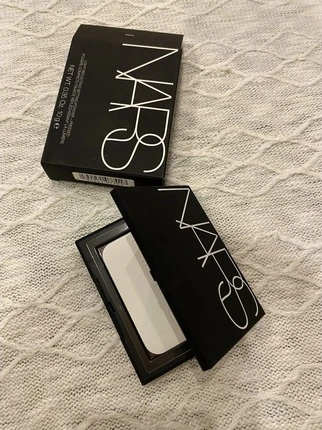 Пудра компактная Nars Light Reflecting