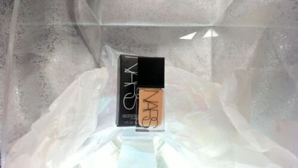 Тональная основа Nars Light Reflecting Foundation