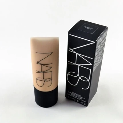 Тональная основа Nars Soft Matte Complete Foundation