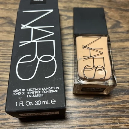 Тональная основа Nars Light Reflecting Foundation