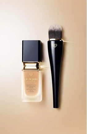 Кисть для тонального крема Cle De Peau Beaute для легкого покрытия