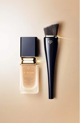 Кисть для тонального крема Cle De Peau Beaute